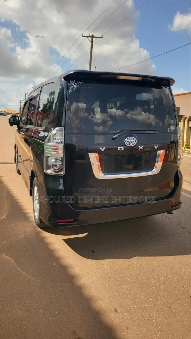 Toyota Voxy 2011 Black