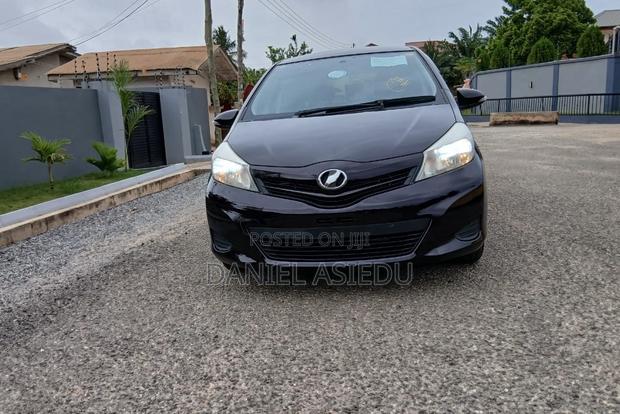 Toyota Vitz 1.3 AWD 5dr 2013 Burgundy