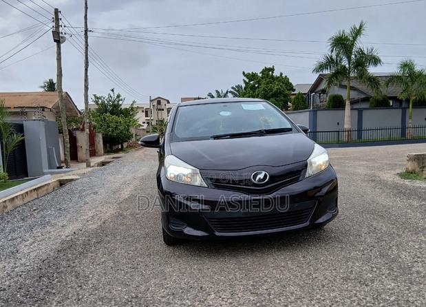 Toyota Vitz 1.3 AWD 5dr 2013 Burgundy