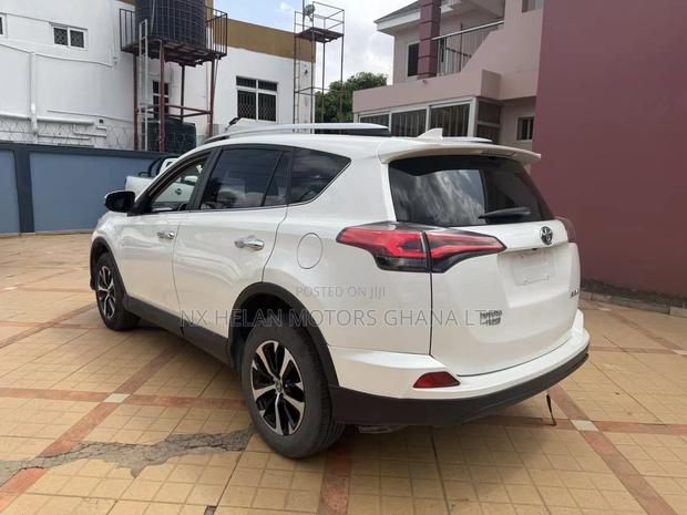 Toyota RAV4 2017 White