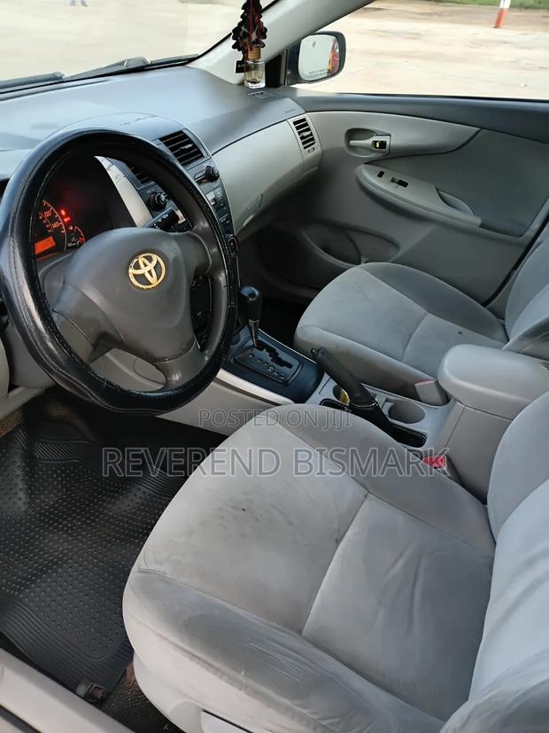 Toyota Corolla LE 4dr Sedan (1.8L 4 cyl 4A) 2009 White