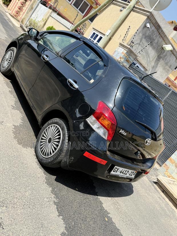Toyota Vitz 2010 Black