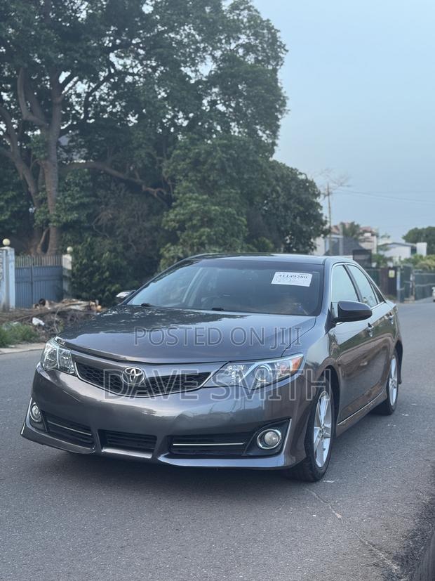 Toyota Camry SE 4dr Sedan (2.5L 4cyl 6A) 2014 Gray
