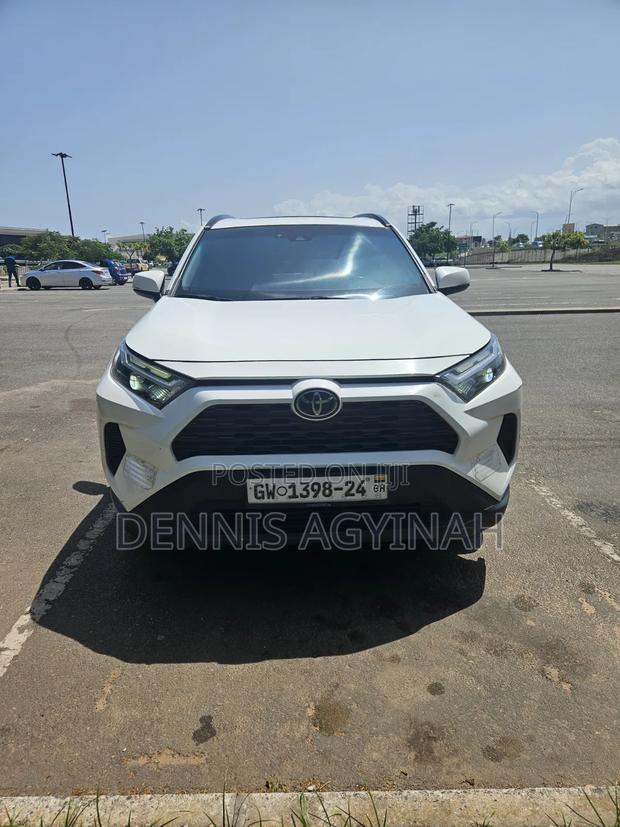 Toyota RAV4 XLE Premium 2022 White