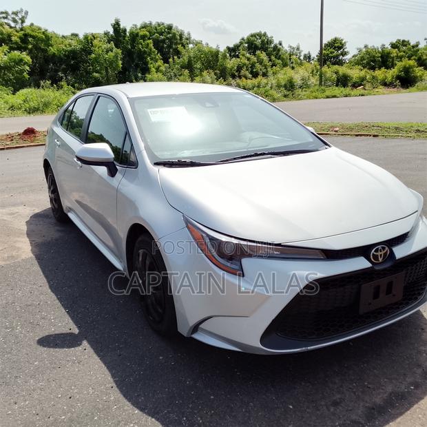 Toyota Corolla LE 2022 Silver