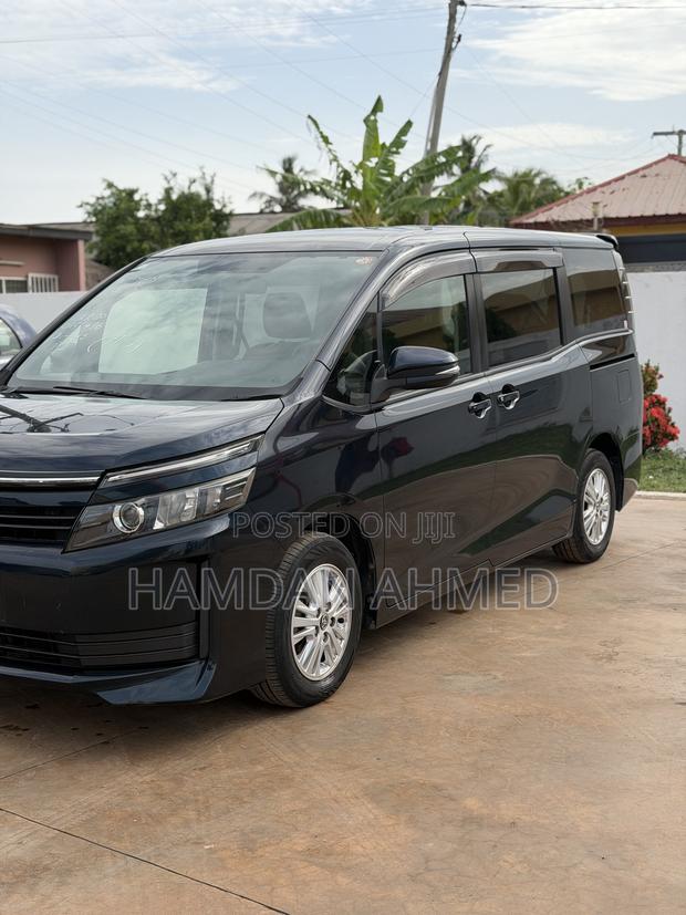 Toyota Voxy 2015 Blue