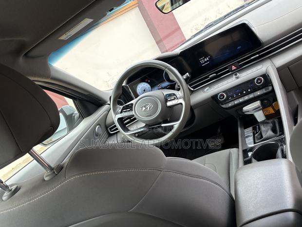 Hyundai Elantra 2023 Gray