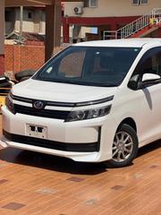 Toyota Voxy 2015 White for sale