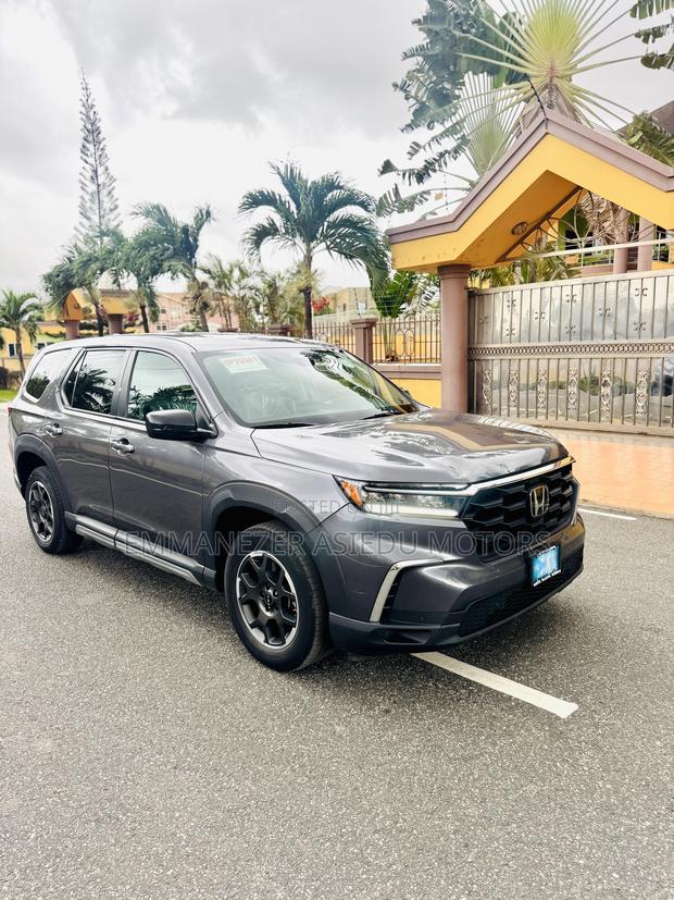 Honda Pilot EX-L 8 Passenger AWD 2023 Gray