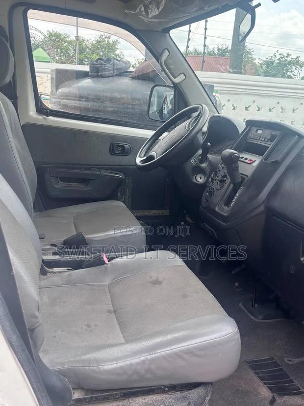 Toyota HiAce 2011 White