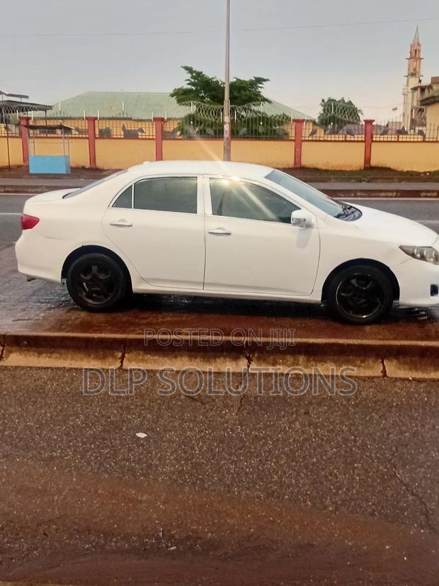 Toyota Corolla LE 4dr Sedan (1.8L 4cyl 4A) 2010 White