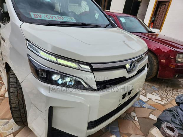 Toyota Voxy 2015 White