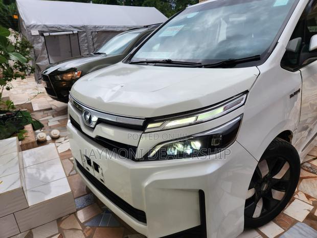Toyota Voxy 2015 White