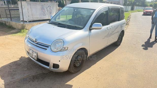 Toyota Sienta 1.5 AWD 2013 Silver