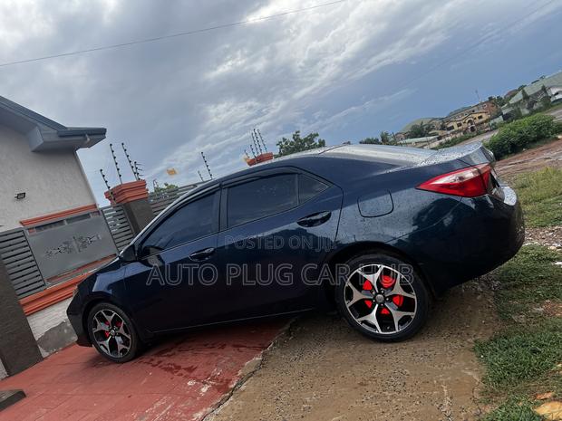 Toyota Corolla 2018 Blue