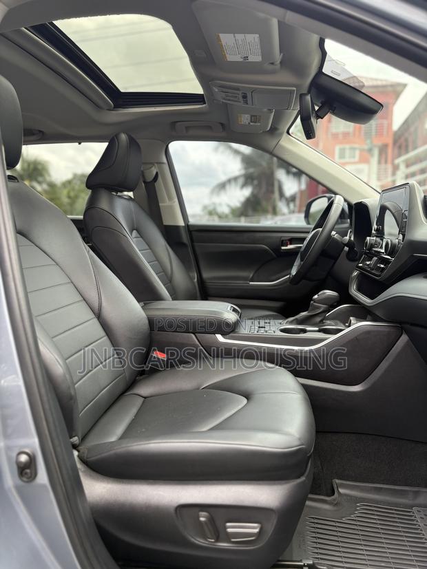 Toyota Highlander XLE AWD 2024 Blue