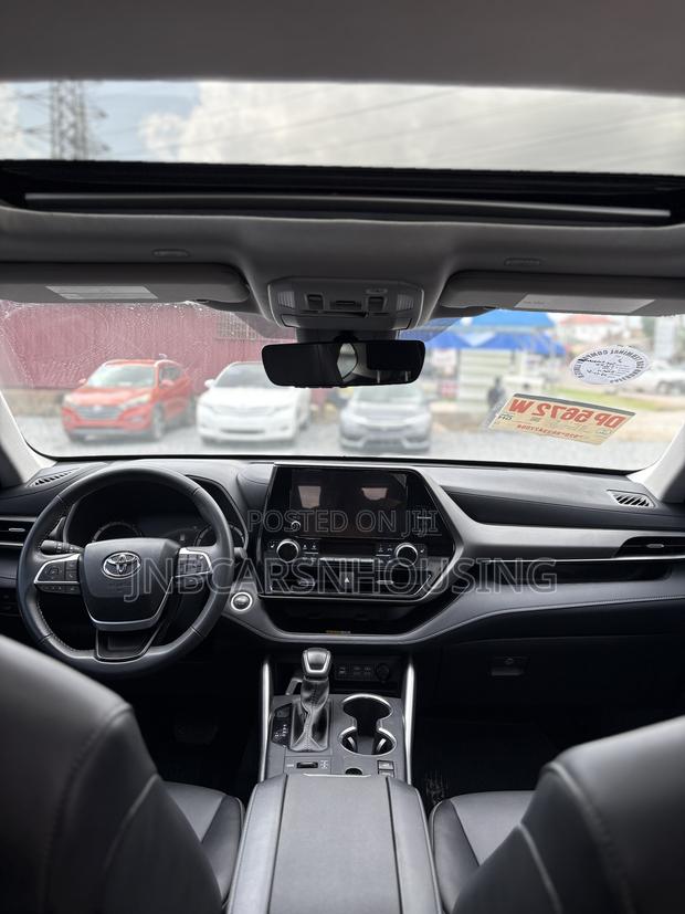 Toyota Highlander XLE AWD 2024 Blue