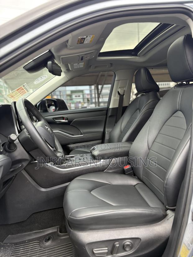 Toyota Highlander XLE AWD 2024 Blue