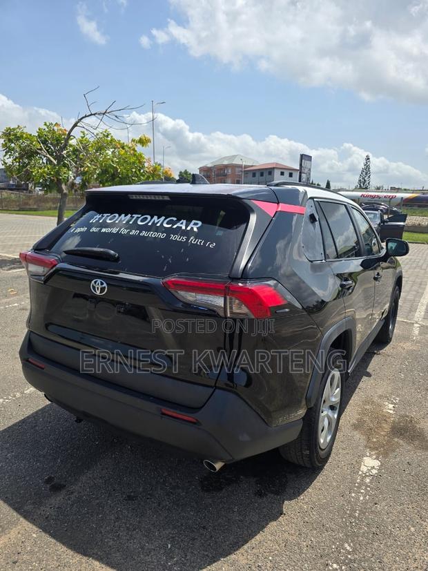Toyota RAV4 XLE 2021 Black