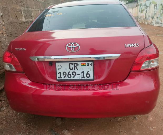 Toyota Yaris Base Sedan 4dr 2010 Red