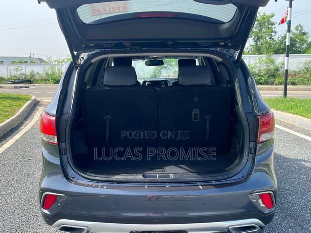 Hyundai Santa Fe SE FWD 2018 Gray