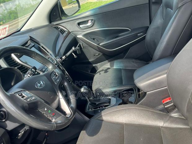 Hyundai Santa Fe SE FWD 2018 Gray