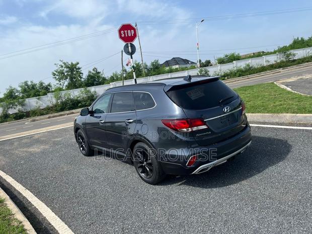 Hyundai Santa Fe SE FWD 2018 Gray
