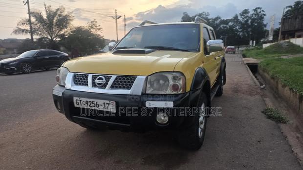 Nissan Hardbody 2017 Yellow