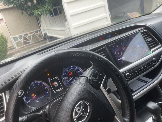 Toyota Highlander LE Plus 2019 Black