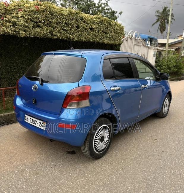 Toyota Vitz 1.3 AWD 5dr 2010 Blue