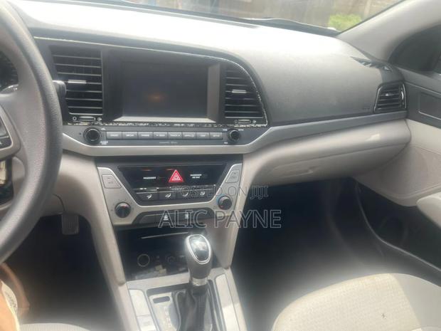 Hyundai Elantra Sport Sedan FWD (1.6L 4cyl 6M) 2017 Gray