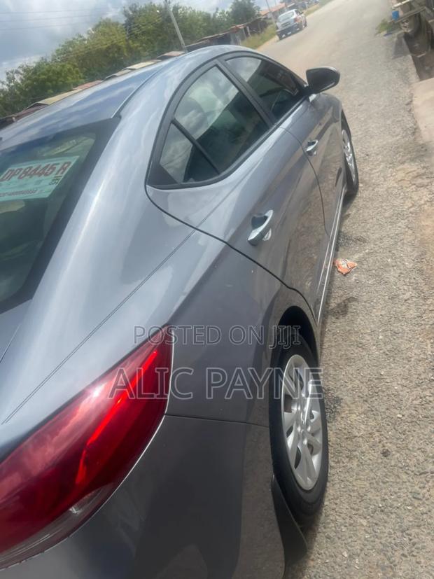 Hyundai Elantra Sport Sedan FWD (1.6L 4cyl 6M) 2017 Gray