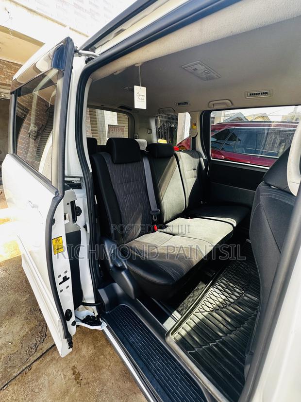 Toyota Voxy 2010 White
