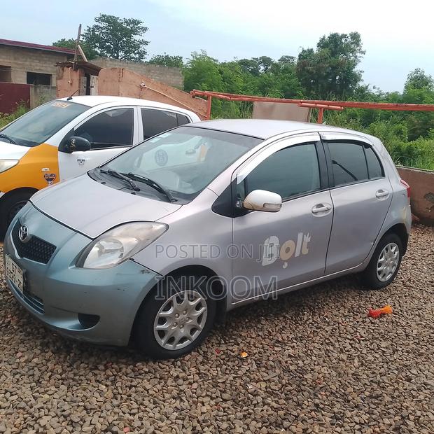 Toyota Vitz 1.0 FWD 3dr 2010 Gray