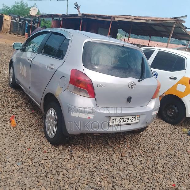 Toyota Vitz 1.0 FWD 3dr 2010 Gray
