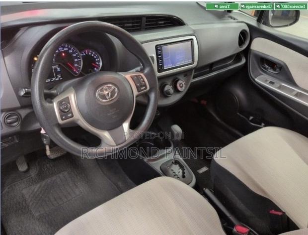 Toyota Vitz 1.3 FWD 5dr 2014 Gold