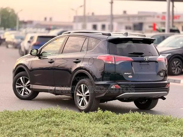Toyota RAV4 XLE 4dr SUV AWD (2.5L 4cyl 6A) 2018 Green