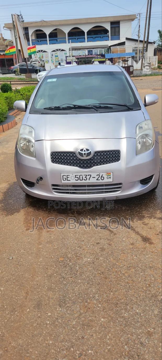Toyota Vitz 1.3 AWD 5dr 2010 Silver
