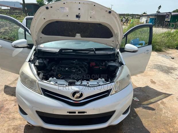 Toyota Vitz 1.3 FWD 5dr 2013 White
