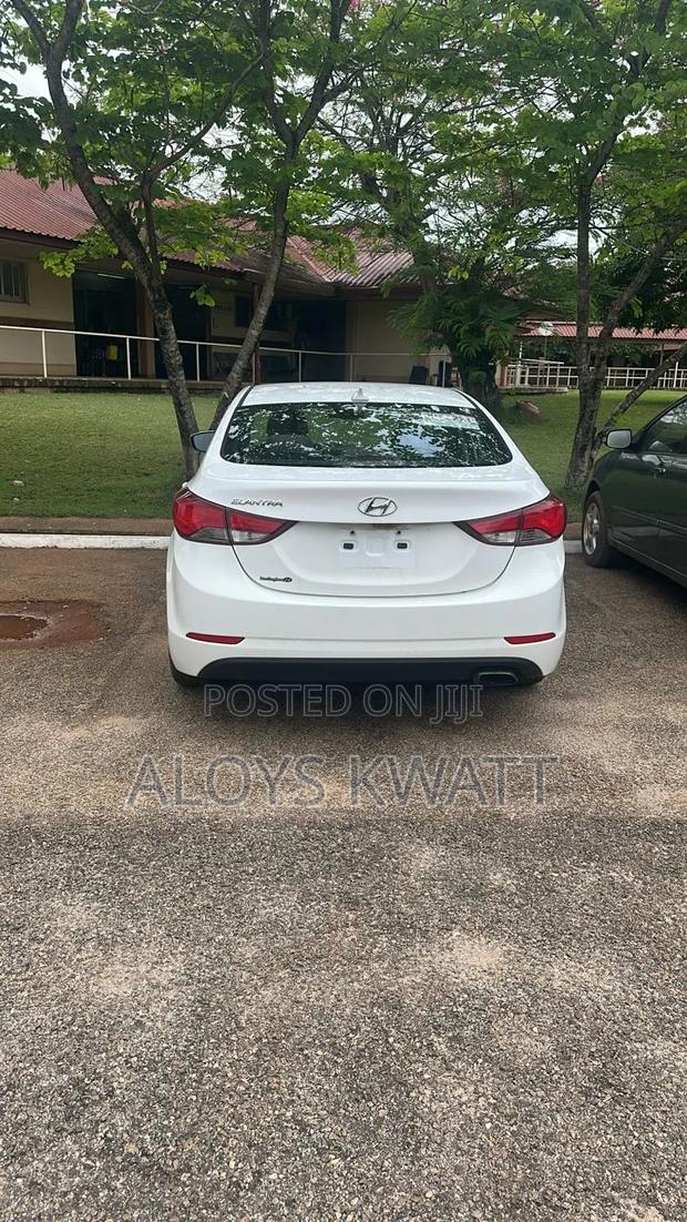 Hyundai Elantra SE Sedan FWD (1.8L 4cyl 6A) 2016 White