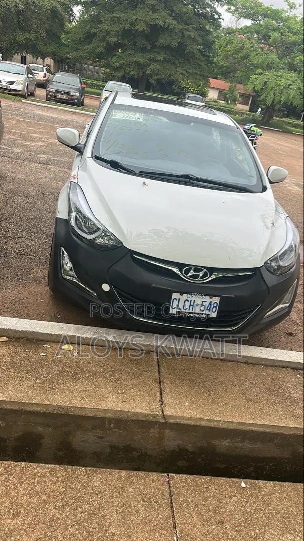 Hyundai Elantra SE Sedan FWD (1.8L 4cyl 6A) 2016 White