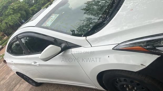 Hyundai Elantra SE Sedan FWD (1.8L 4cyl 6A) 2016 White