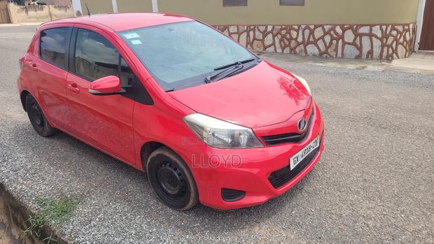 Toyota Vitz 2012 Red
