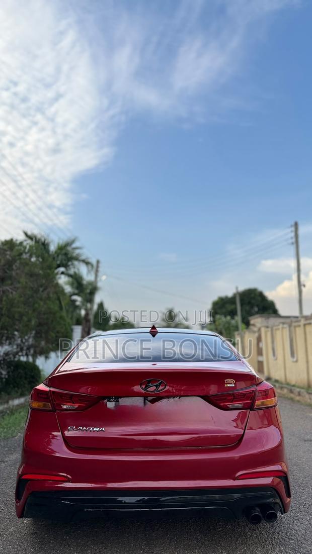 Hyundai Elantra 2018 Red
