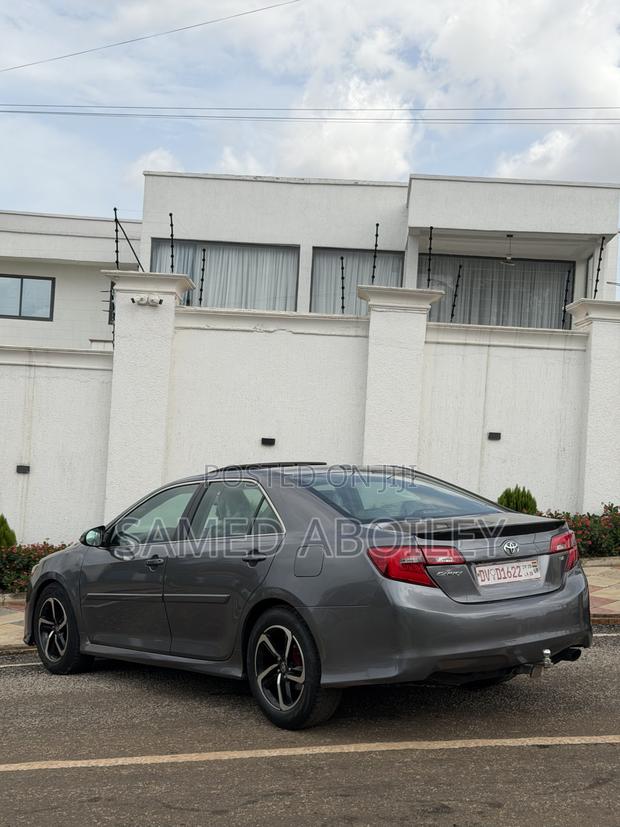 Toyota Camry L 4dr Sedan (2.5L 4cyl 6A) 2013 Gray