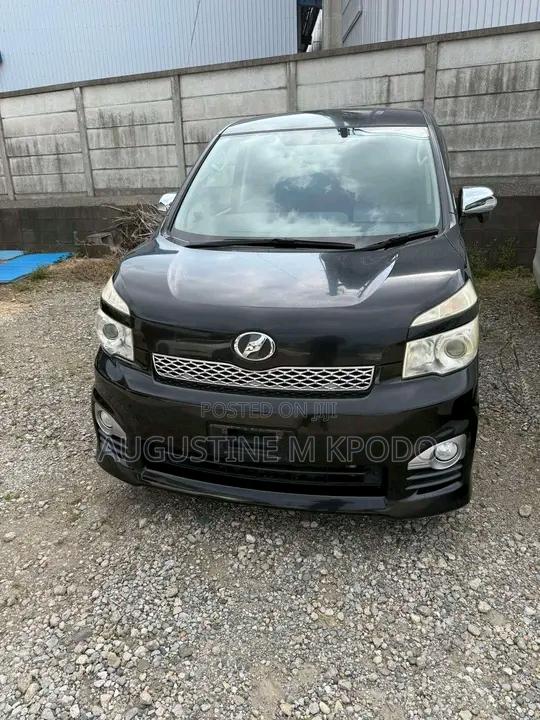 Toyota Voxy 2011 Black