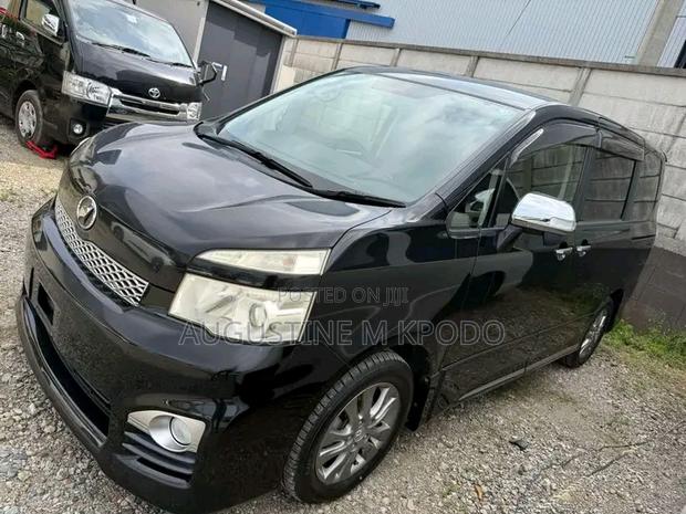 Toyota Voxy 2011 Black