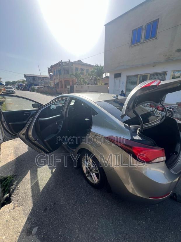 Hyundai Elantra Sport Sedan FWD (2.0L 4cyl 6A) 2016 Gray