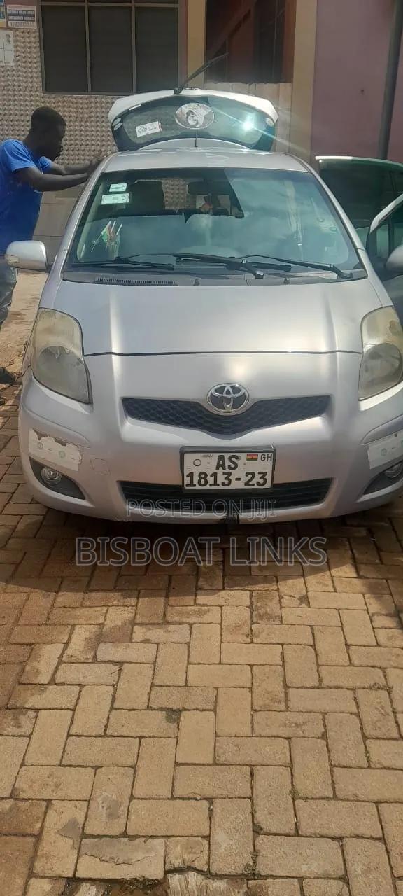 Toyota Vitz 1.0 FWD 3dr 2010 Silver