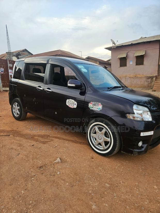 Toyota Sienta 2012
